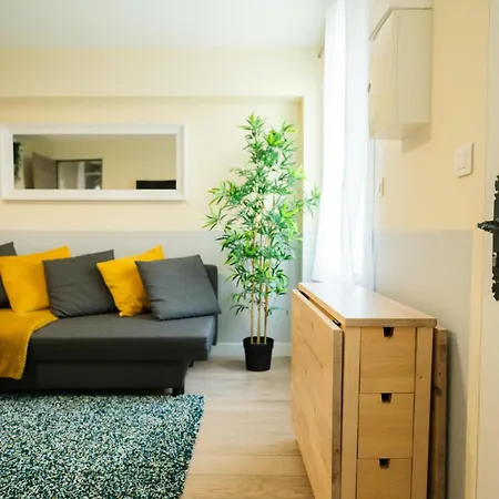 Beautiful Yellow Apartment Near Marais And Bastille Paris Exterior photo
